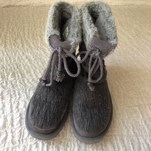 Sketchers grey fur cuffed boots